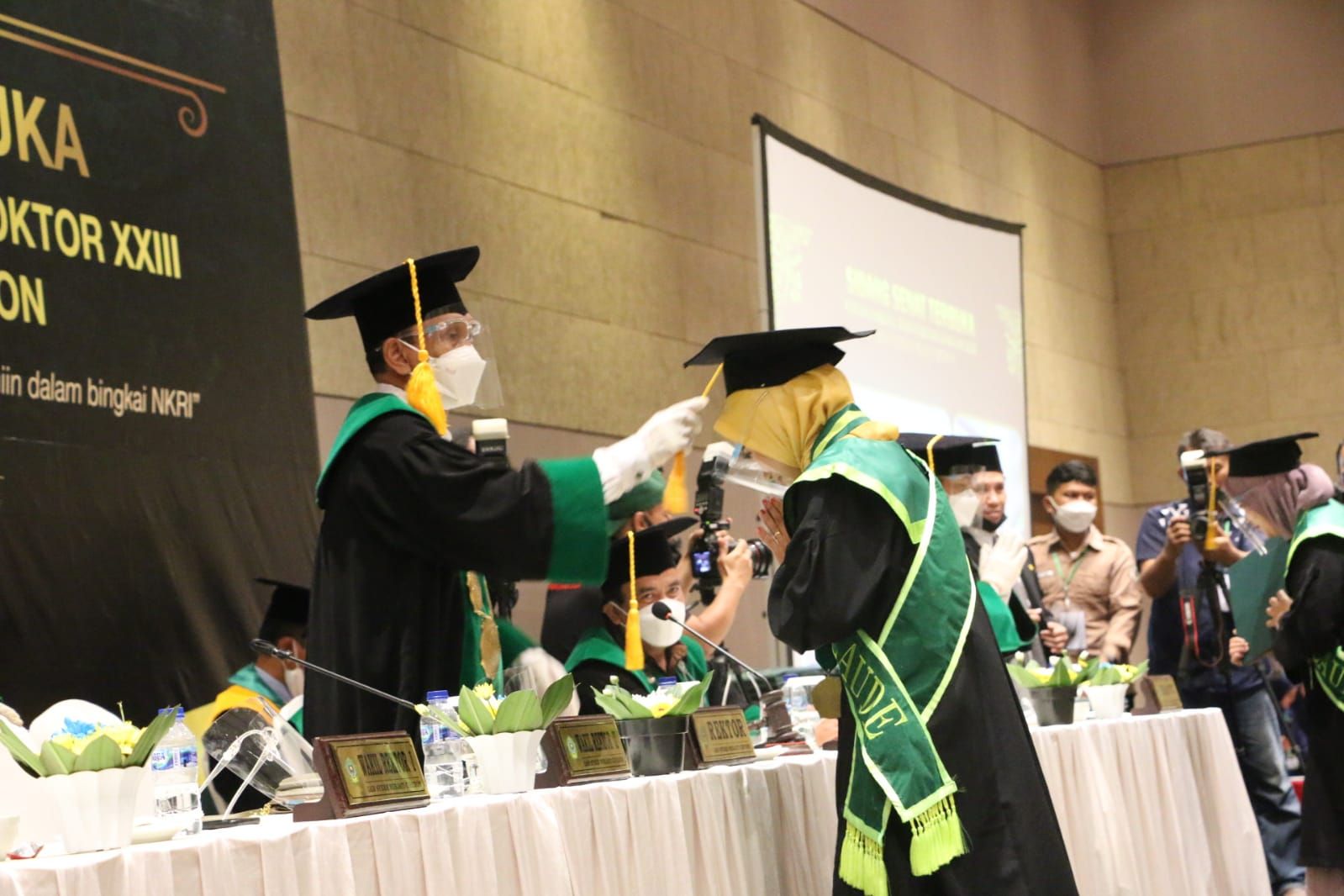 Wisuda XXIII IAIN Cirebon Digelar 3 Hari, FITK di Hari Pertama, Rektor Sumanta Paparkan Visi Misi Transformasi Lembaga dan Integrasi Keilmuan 1 Wisuda XXIII IAIN Cirebon Digelar 3 Hari, FITK di Hari Pertama, Rektor Sumanta Paparkan Visi Misi Transformasi Lembaga dan Integrasi Keilmuan 2